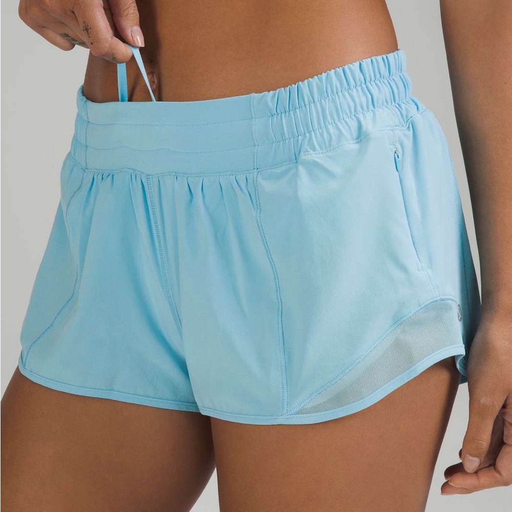 Lululemon Hotty Hot Size 2 2.5” *BLUE CHILL